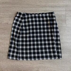 Small SHEIN Black and White Plaid Skirt with Slit 1052
